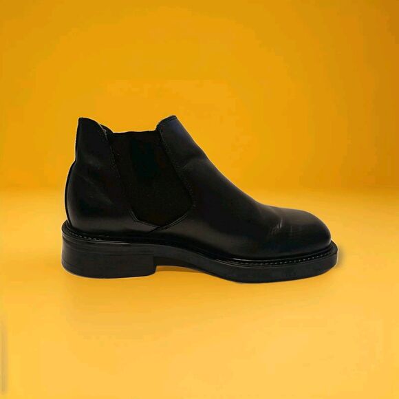 **Kenneth Cole Unlisted Men’s Classic Look Leather Chelsea Boots Black Size 8.5M - Picture 2 of 16